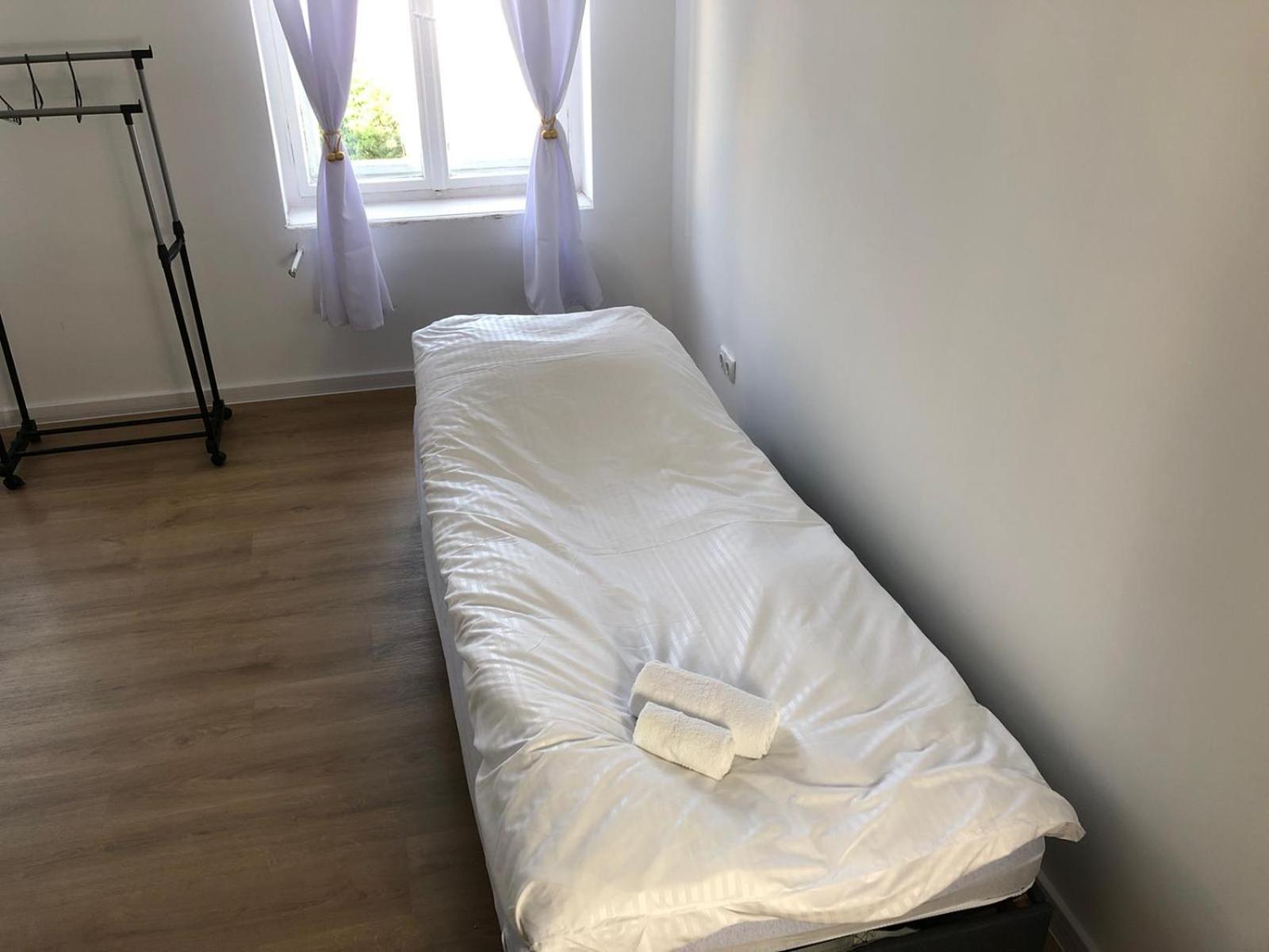 Volkshaus Hbf Wg & Serviced Apartments Zittau Buitenkant foto